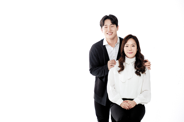 Dikira Pacar Yun Sung Bin Physical: 100, Wanita Cantik Ini Ternyata Ibunya!
