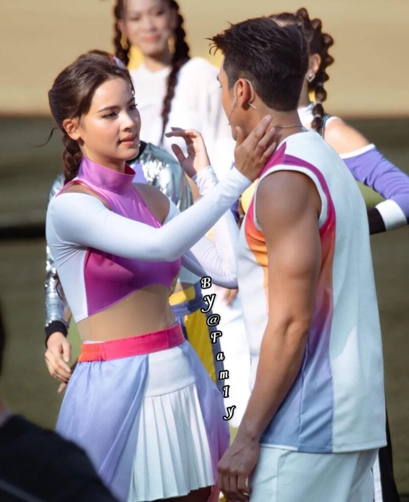 Nadech Kugimiya Cium Pundak Yaya Urassaya di Setiap Kesempatan, Ini Maknanya