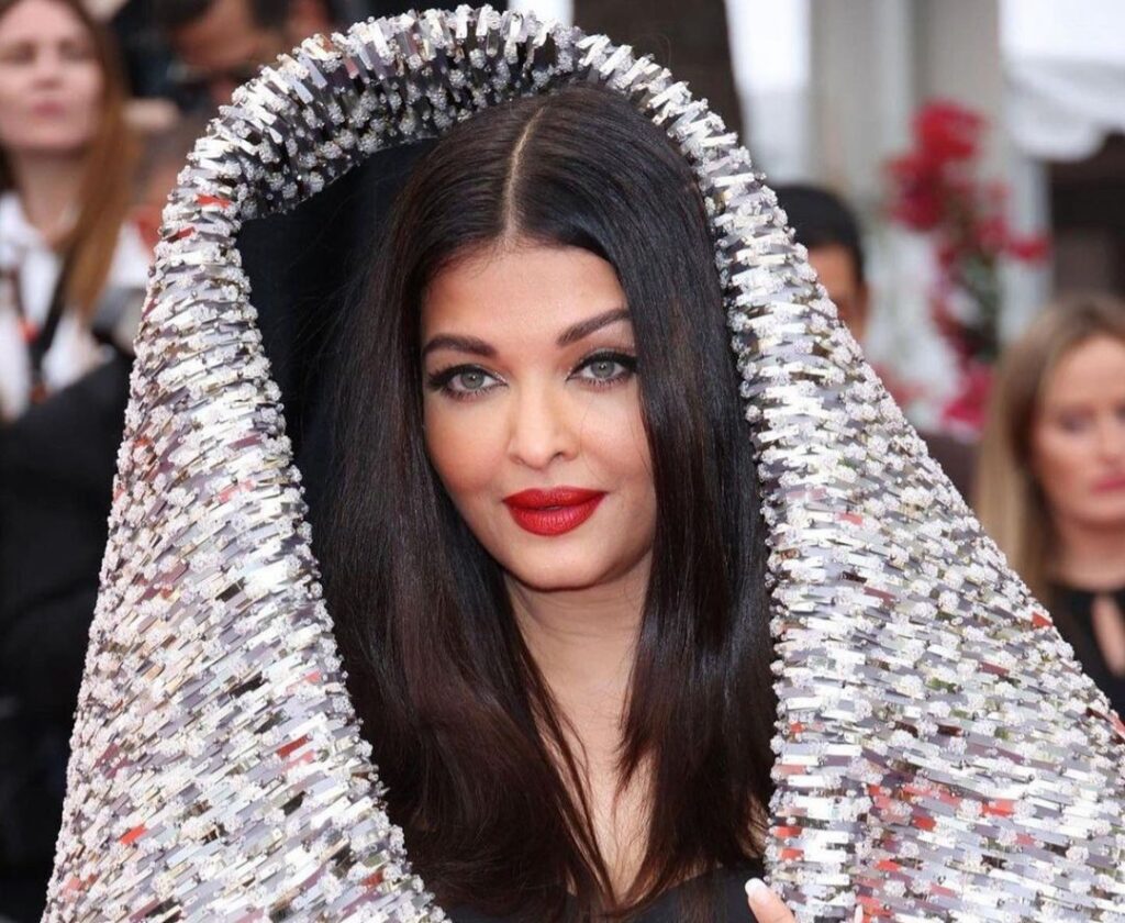 Tampil di Festival Film Cannes 2023, Gaya Busana Aishwarya Rai Dihujat!