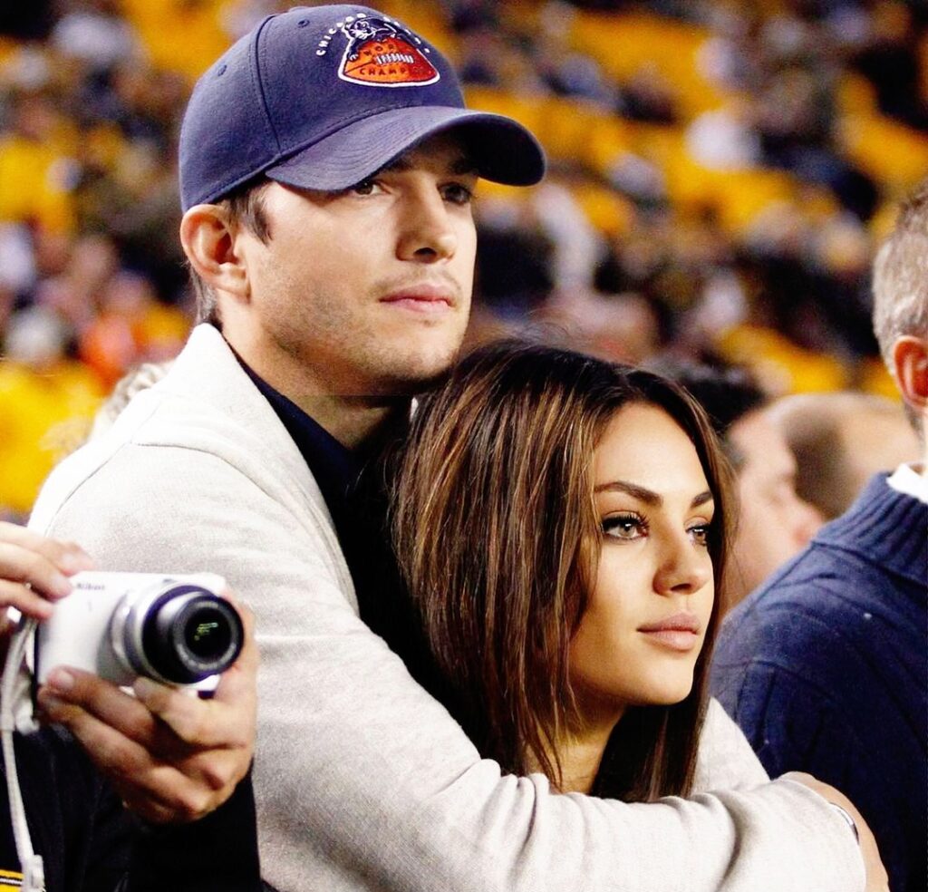 Ashton Kutcher Mengenang Kali Pertama Menyatakan Cinta Pada Mila Kunis