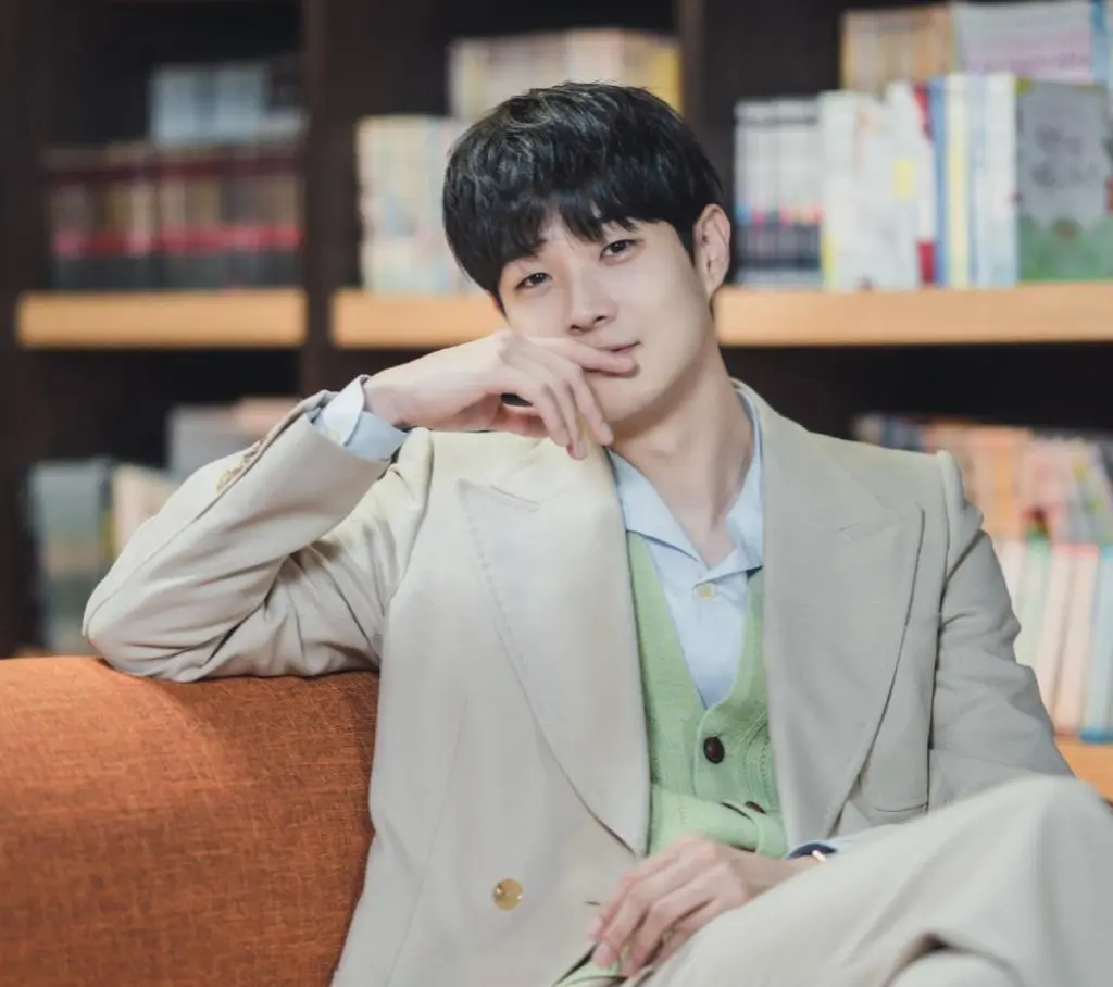 Hadiri Pernikahan Mantan Pacar, Choi Woo Shik Viral di Media Sosial