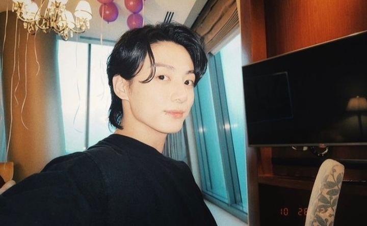 Jungkook BTS Terbang ke Los Angeles, Siapkan Debut Solo?