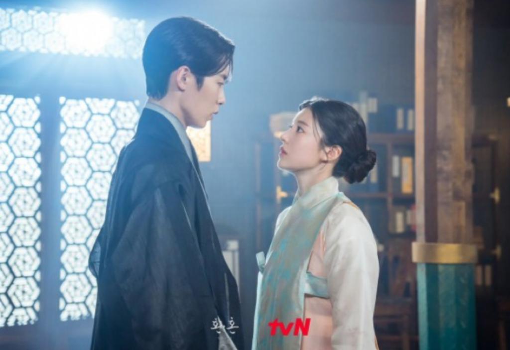 Ciuman Bergairah Lee Jae Wook dan Go Yoon Jung di Alchemy of Souls Part 2 Viral, Kenapa?