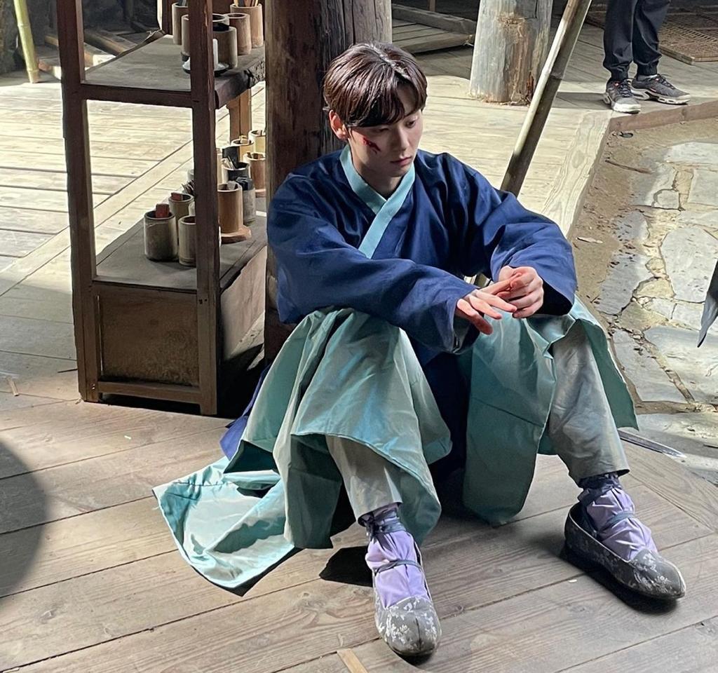 Bintang Alchemy of Souls Hwang Minhyun Tambah Kurus, Penggemar Khawatir