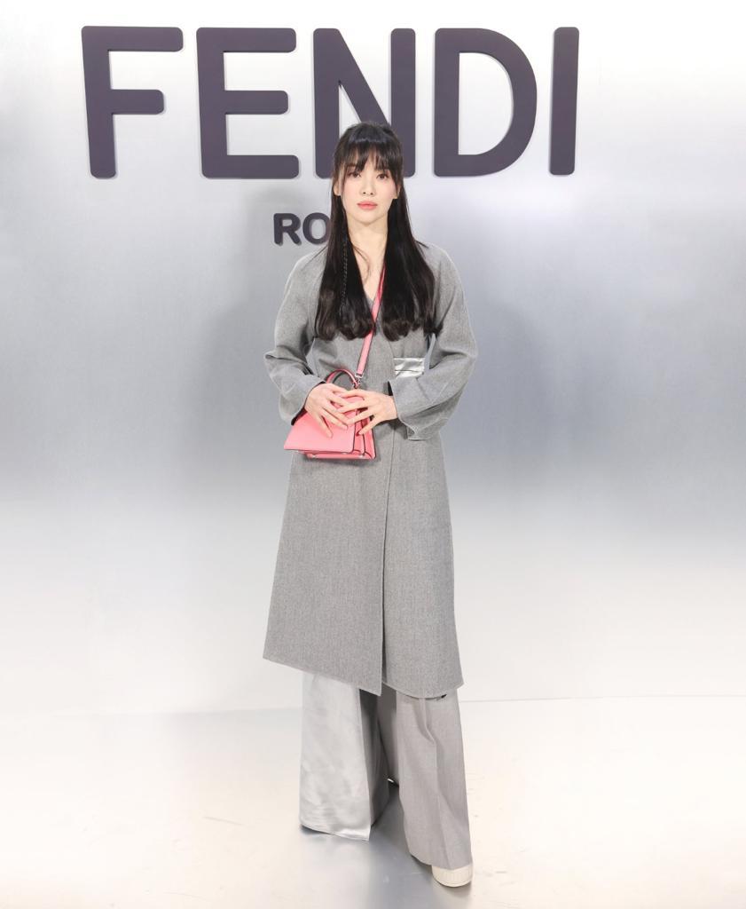 Hadiri Acara Mode di Milan, Song Hye Kyo Memukau Dengan Visual Awet Muda
